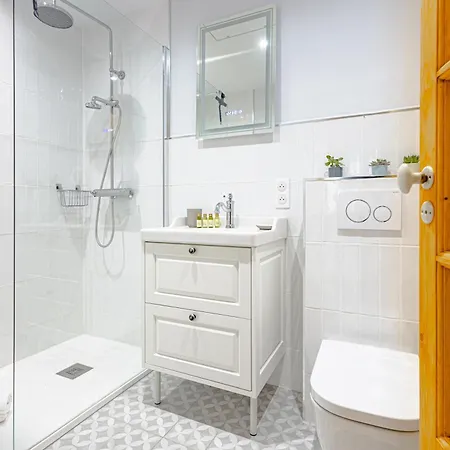Apartamento Newly Renovated Gem, Old *
