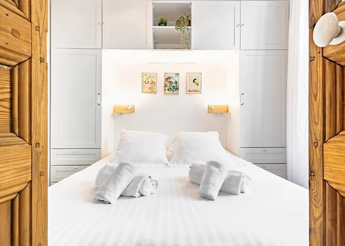 Newly Renovated Gem, Old Apartmán